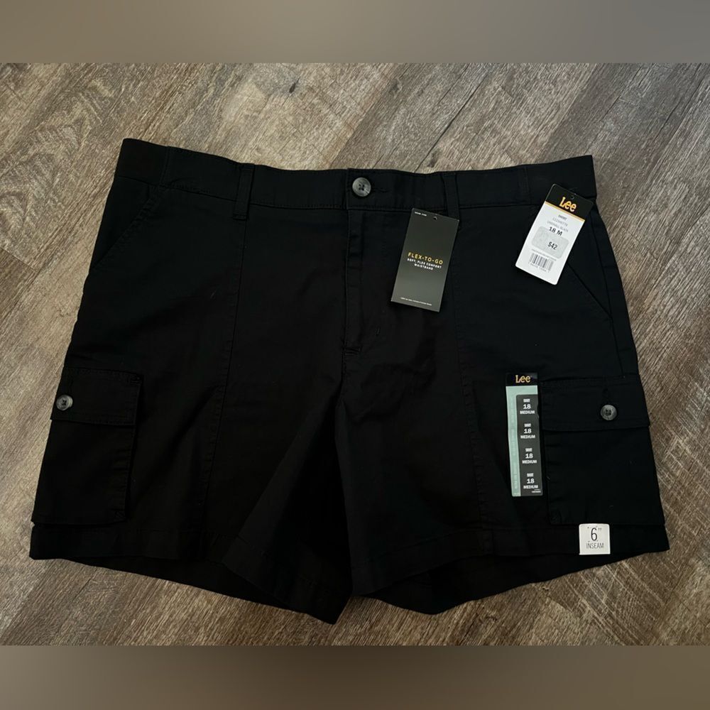 Lee Ultra Lux FLEX TO GO 6" Cargo Shorts-size 18